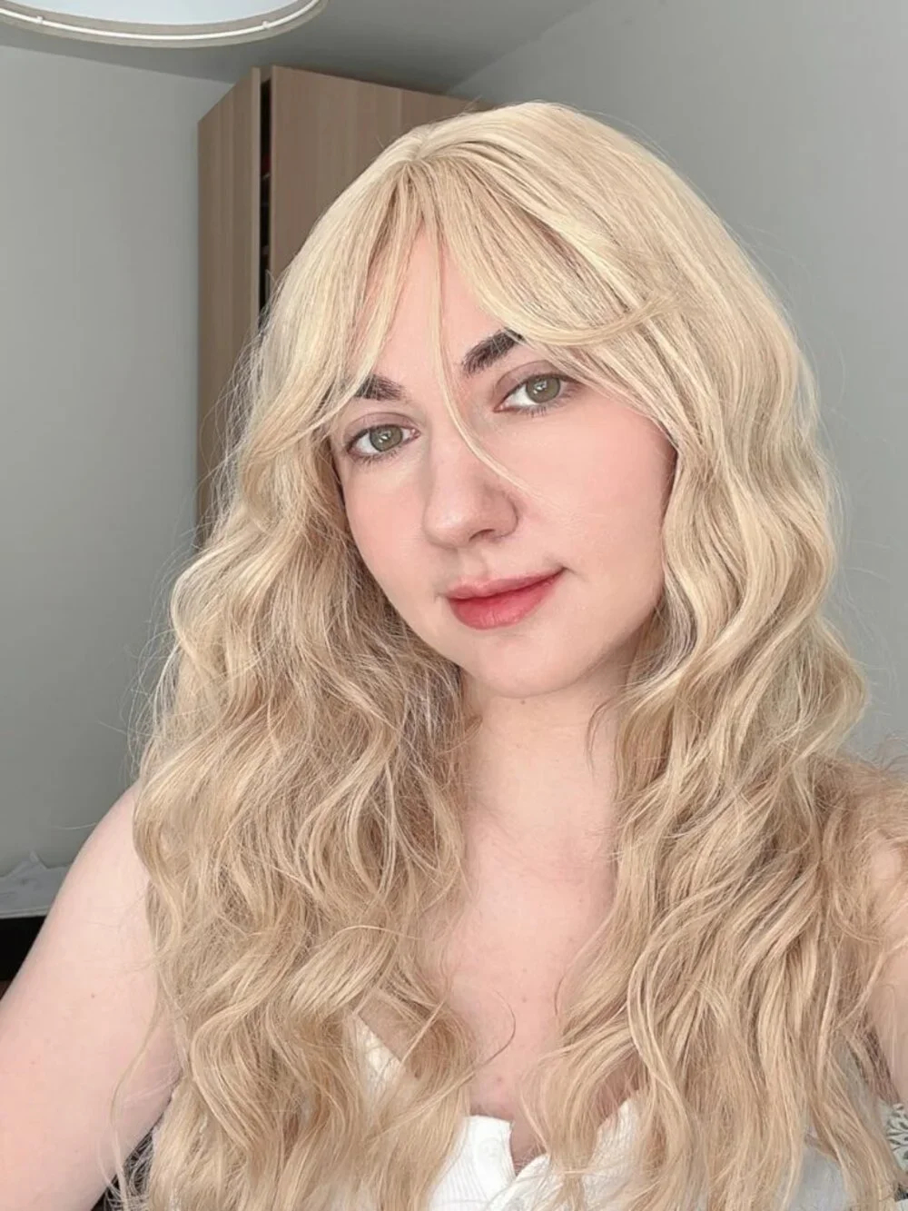 Women's 26 Inch Beige Blonde Layered Wig Curtain Bang Butterfly Haircut Style